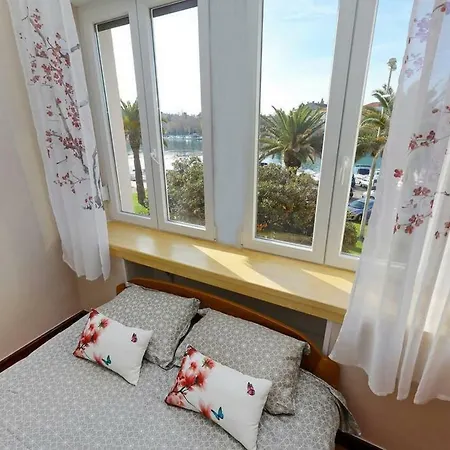 Sunessence Central Apartment